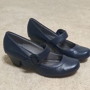 Elegant Navy Mary Jane Heels